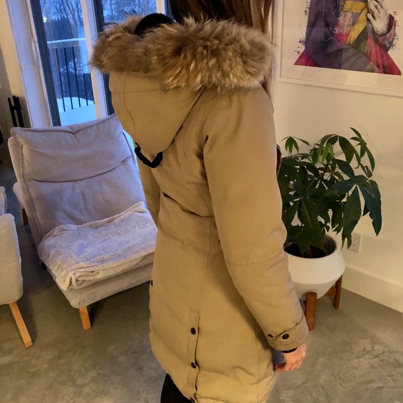 Canada goose winter jacket - Picture 3 of 5